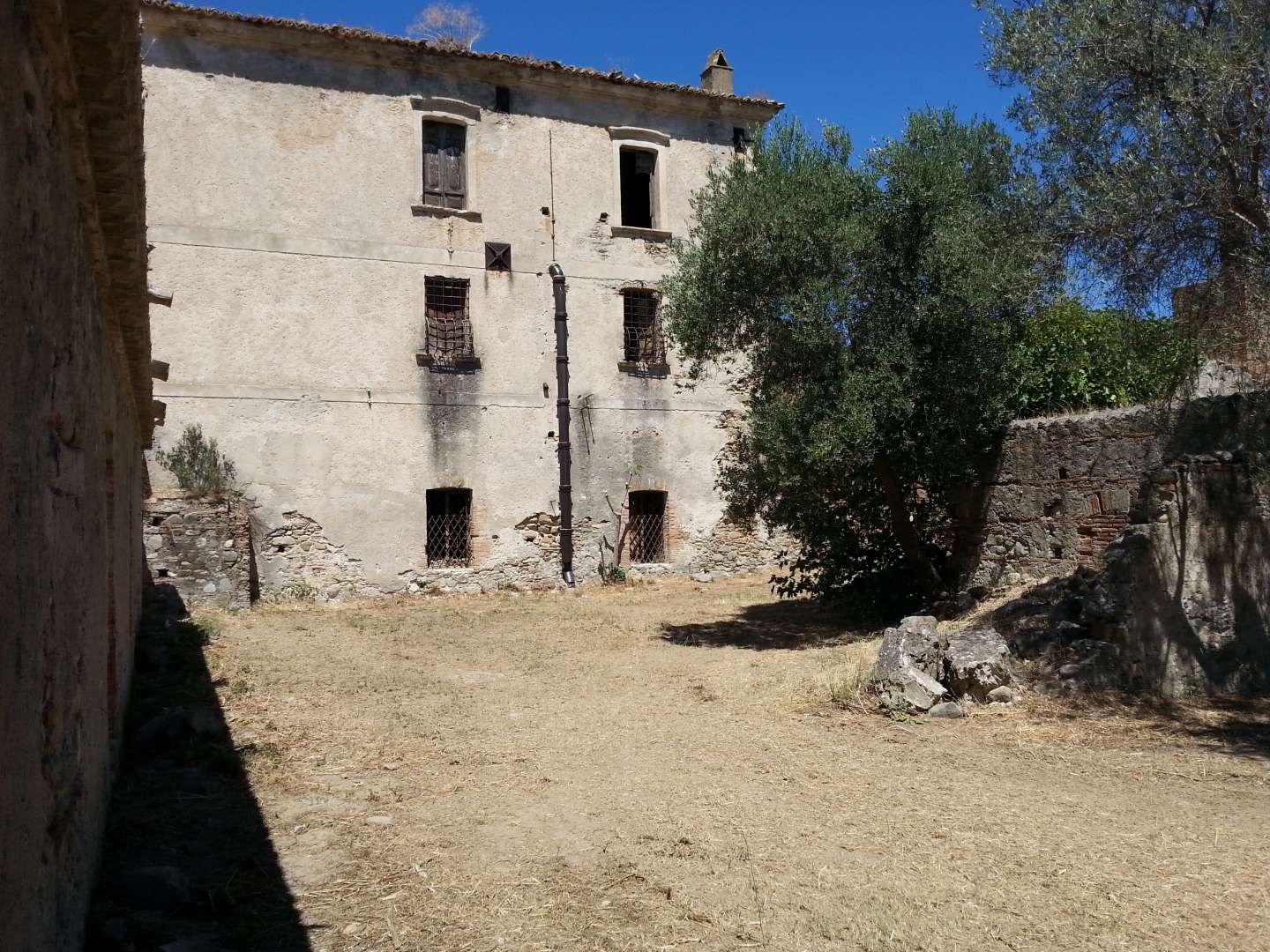 Historic villa exterior with rustic charm, located in Corigliano Rosso, Calabria, Southern Italy